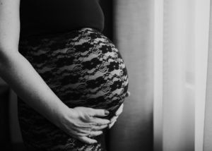 lace covered baby bump