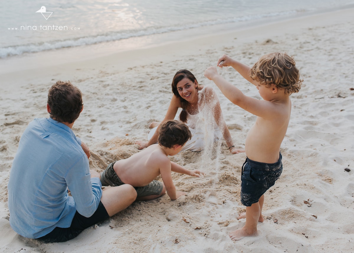 professional outdoor family portraits on tanjong beach
