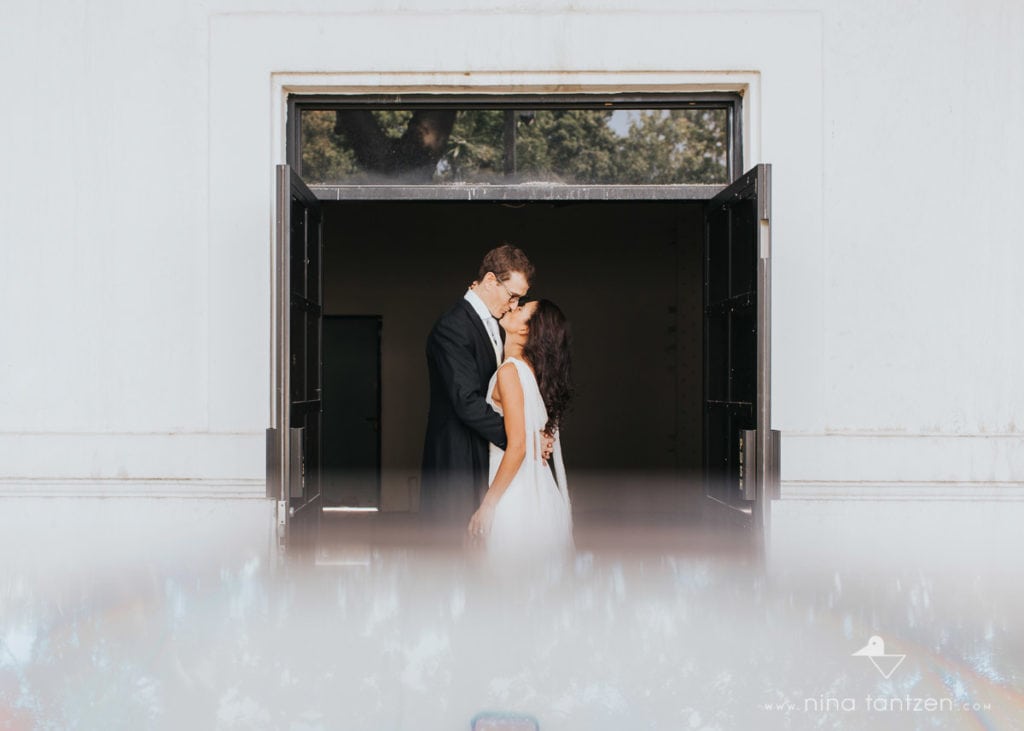 couple kissing in doorway