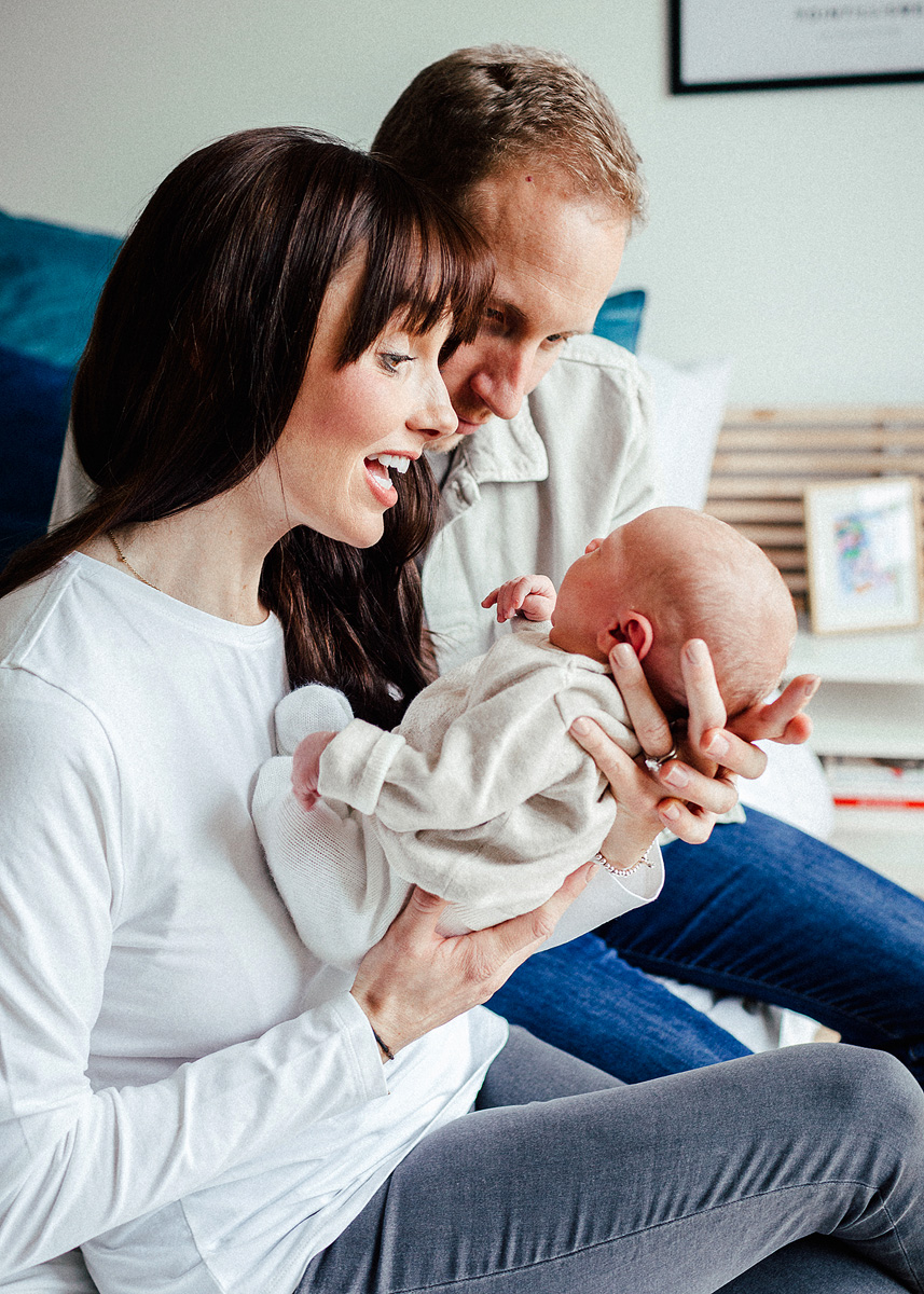 Neugeborenen Fotos zu Hause in Zürich
